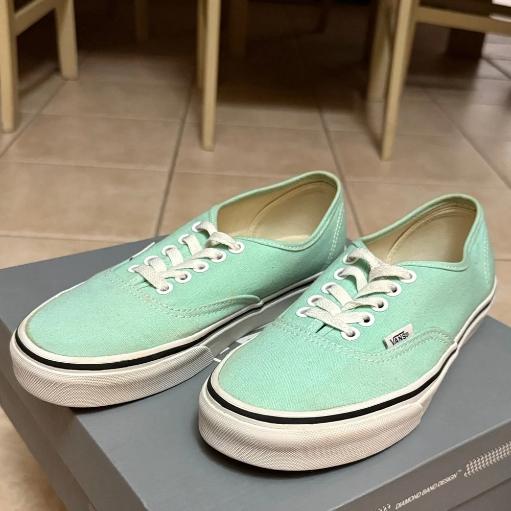 Vans Light Green Canvas Sneakers Unisex Women 8 Men 6.5